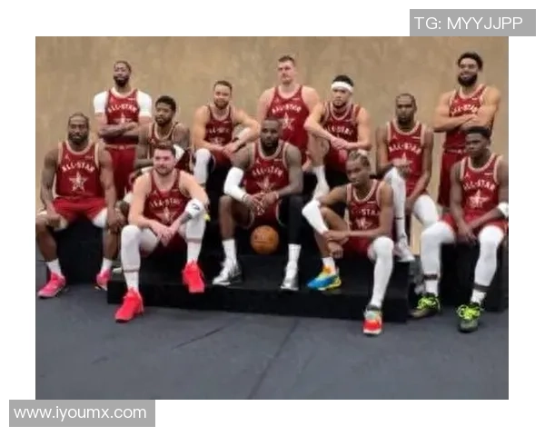 足球巨星齐聚一堂的精彩合照展现了无与伦比的球场魅力与友谊